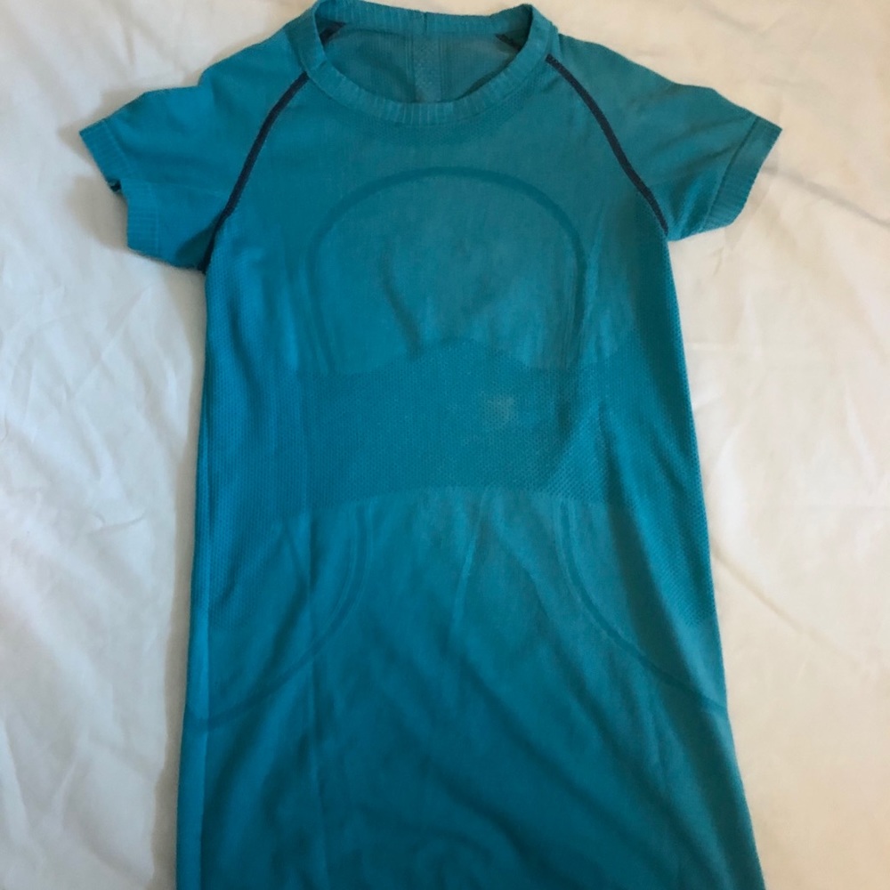 Lululemon swiftly tee size 4